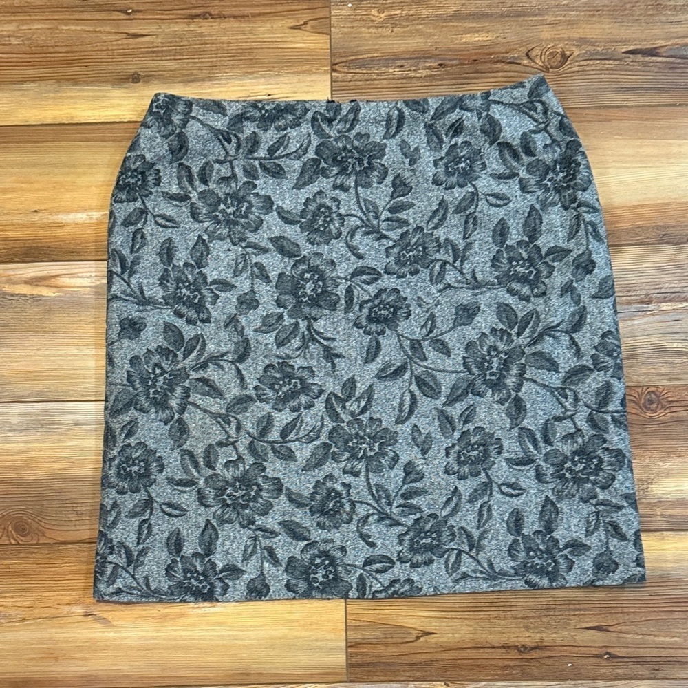 Casual Corner Women’s Gray Floral Pencil Skirt Zip Back Fully Lined Size 12